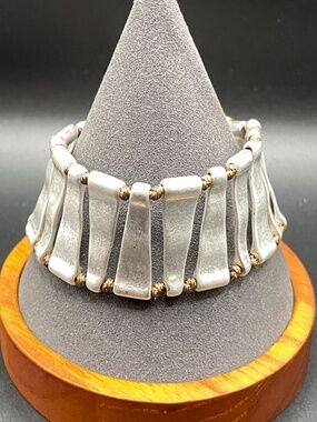 Premier Designs Durango Frosted Silver Tone Bars Bracelet Up to 8 1/2" Unisex
